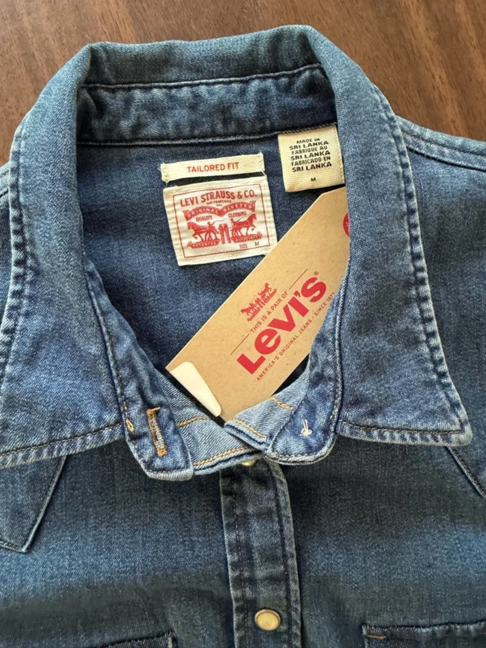 Levi's Women's Denim Western Shirt - Medium Blue NWT - Picture 3 of 4